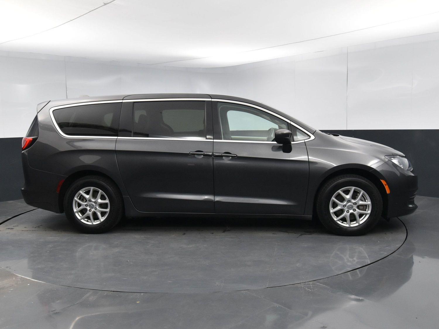 Used 2017 Chrysler Pacifica Touring Minivans for sale in Grand Island NE