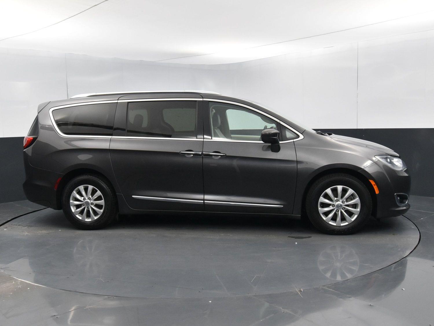 Used 2018 Chrysler Pacifica Touring L Minivans for sale in Grand Island NE