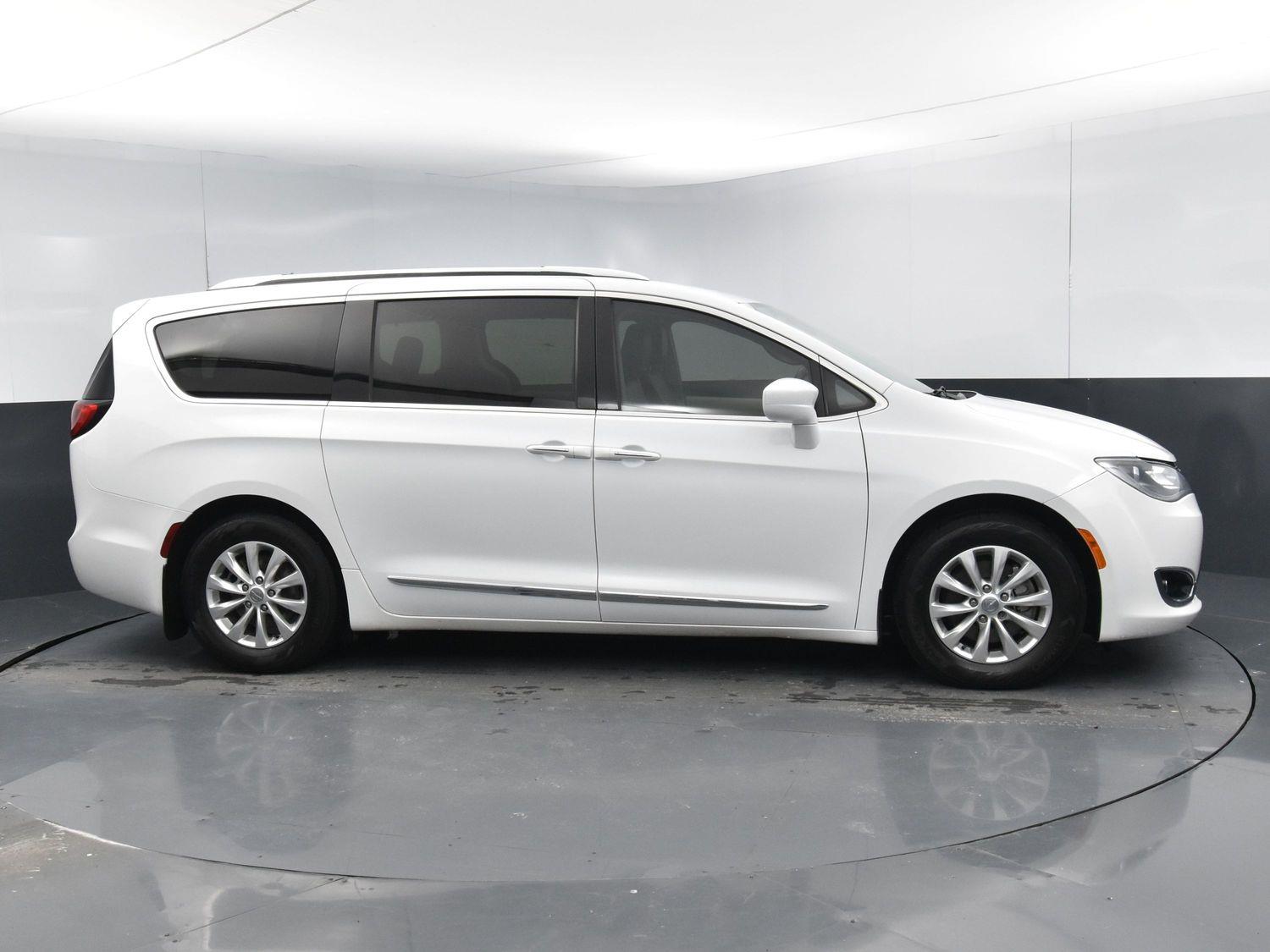 Used 2018 Chrysler Pacifica Touring L Minivans for sale in Grand Island NE