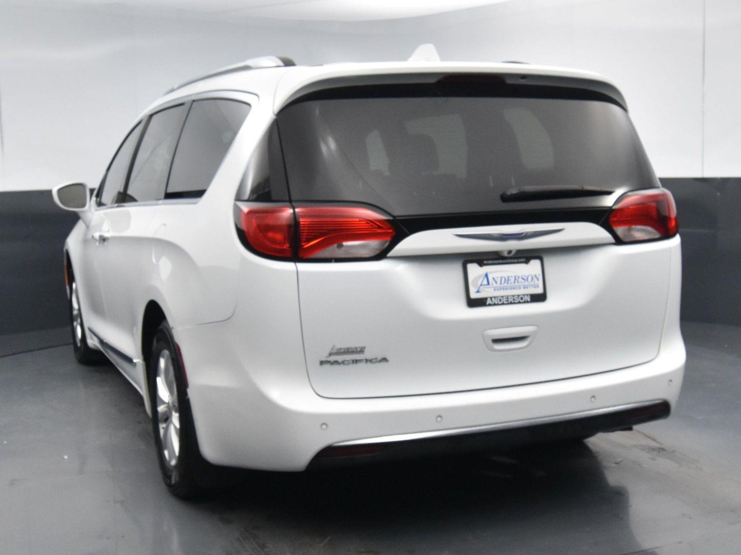 Used 2018 Chrysler Pacifica Touring L Minivans for sale in Grand Island NE