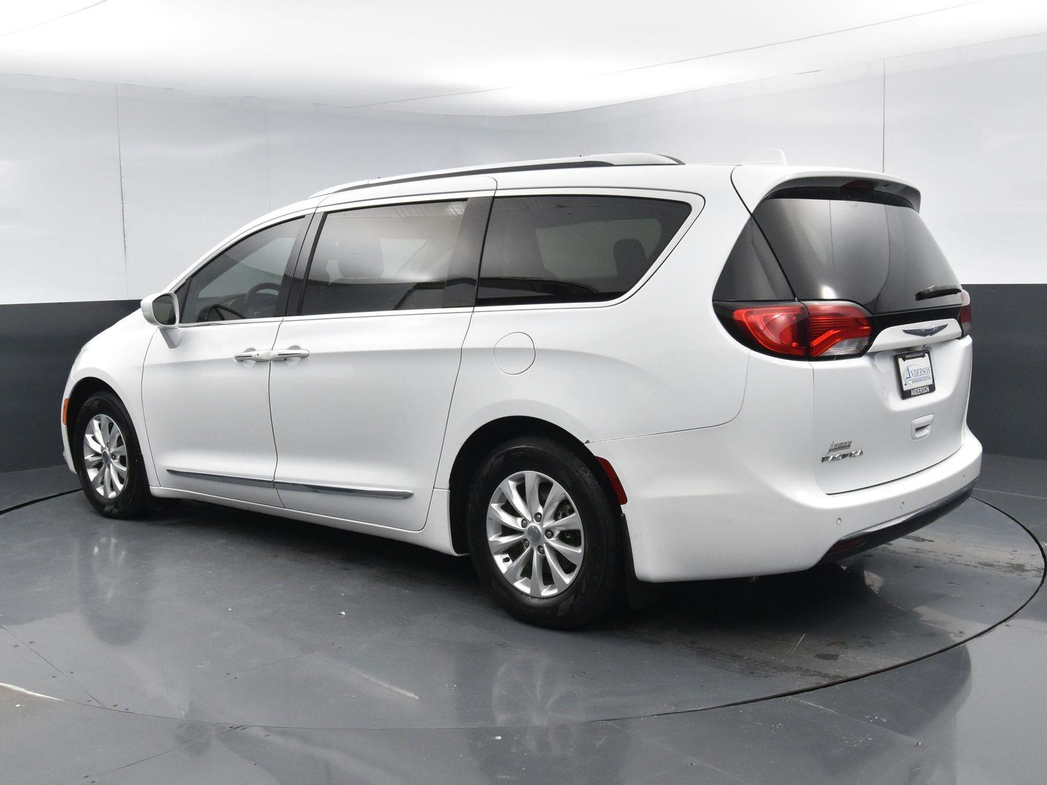 Used 2018 Chrysler Pacifica Touring L Minivans for sale in Grand Island NE