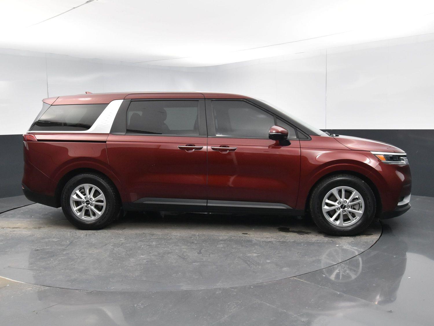 Used 2022 Kia Carnival LXS Minivans for sale in Grand Island NE