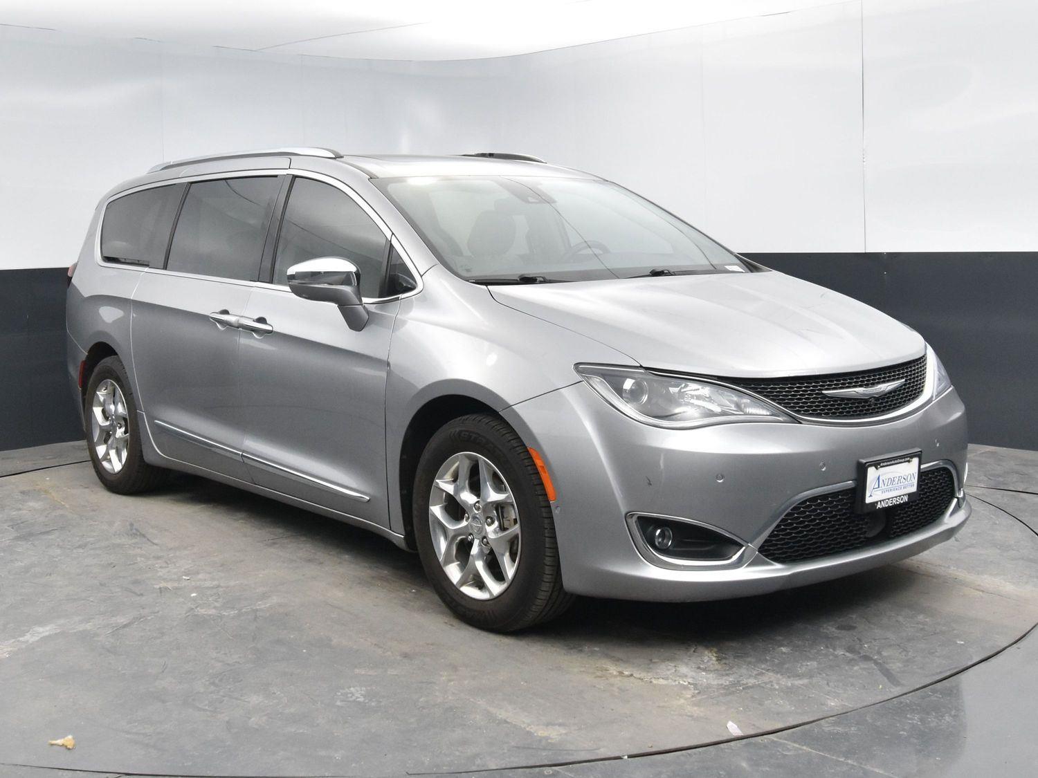 Used 2017 Chrysler Pacifica Limited Minivans for sale in Grand Island NE