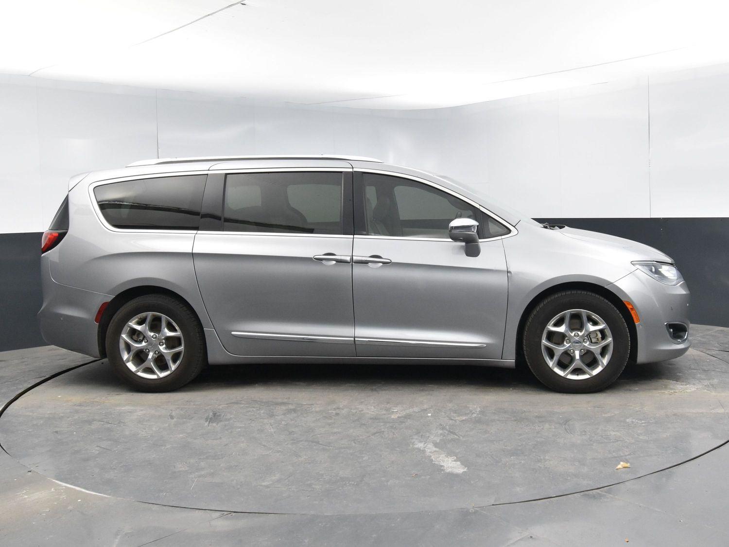 Used 2017 Chrysler Pacifica Limited Minivans for sale in Grand Island NE
