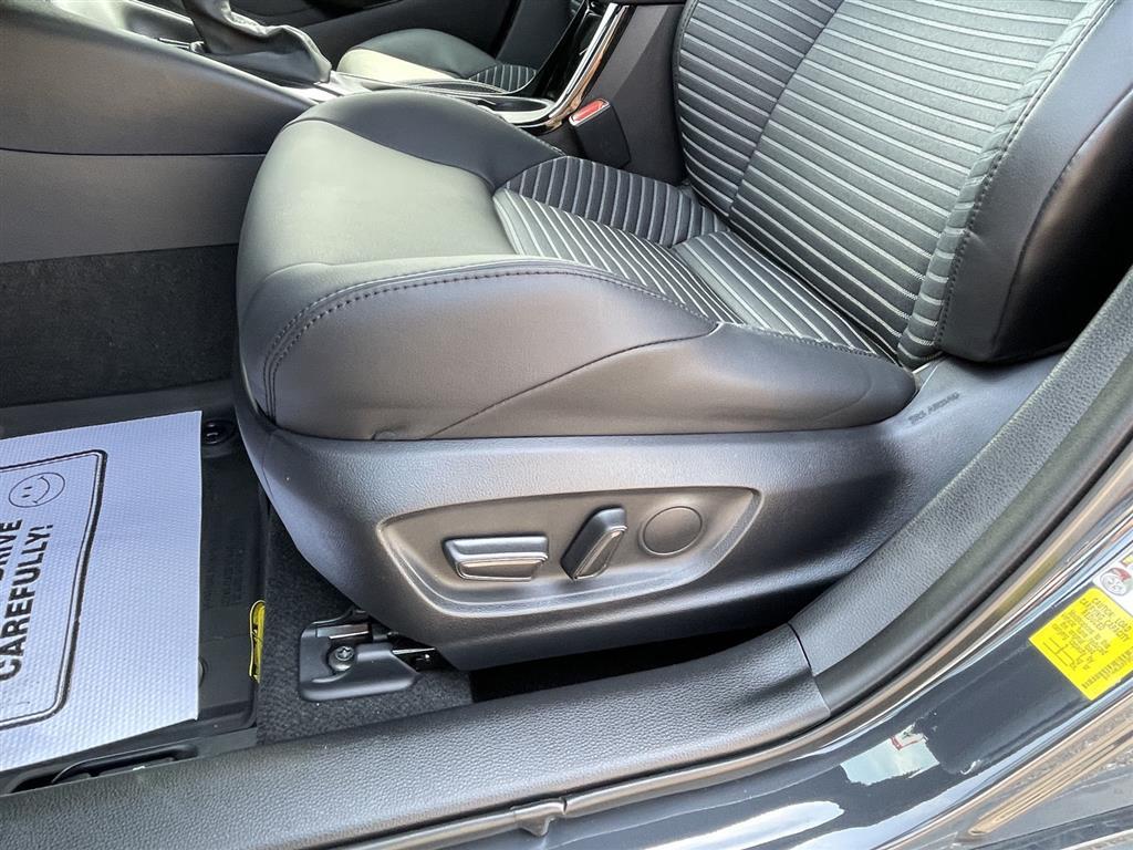2024 Toyota Corolla XSE photo 17