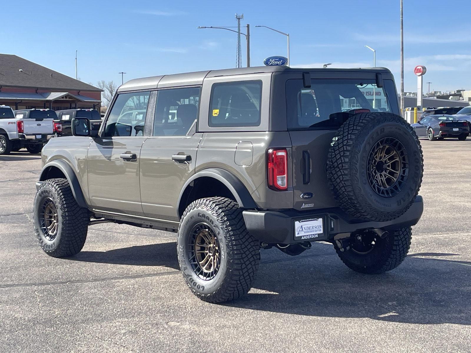 Vehicle photo 4
