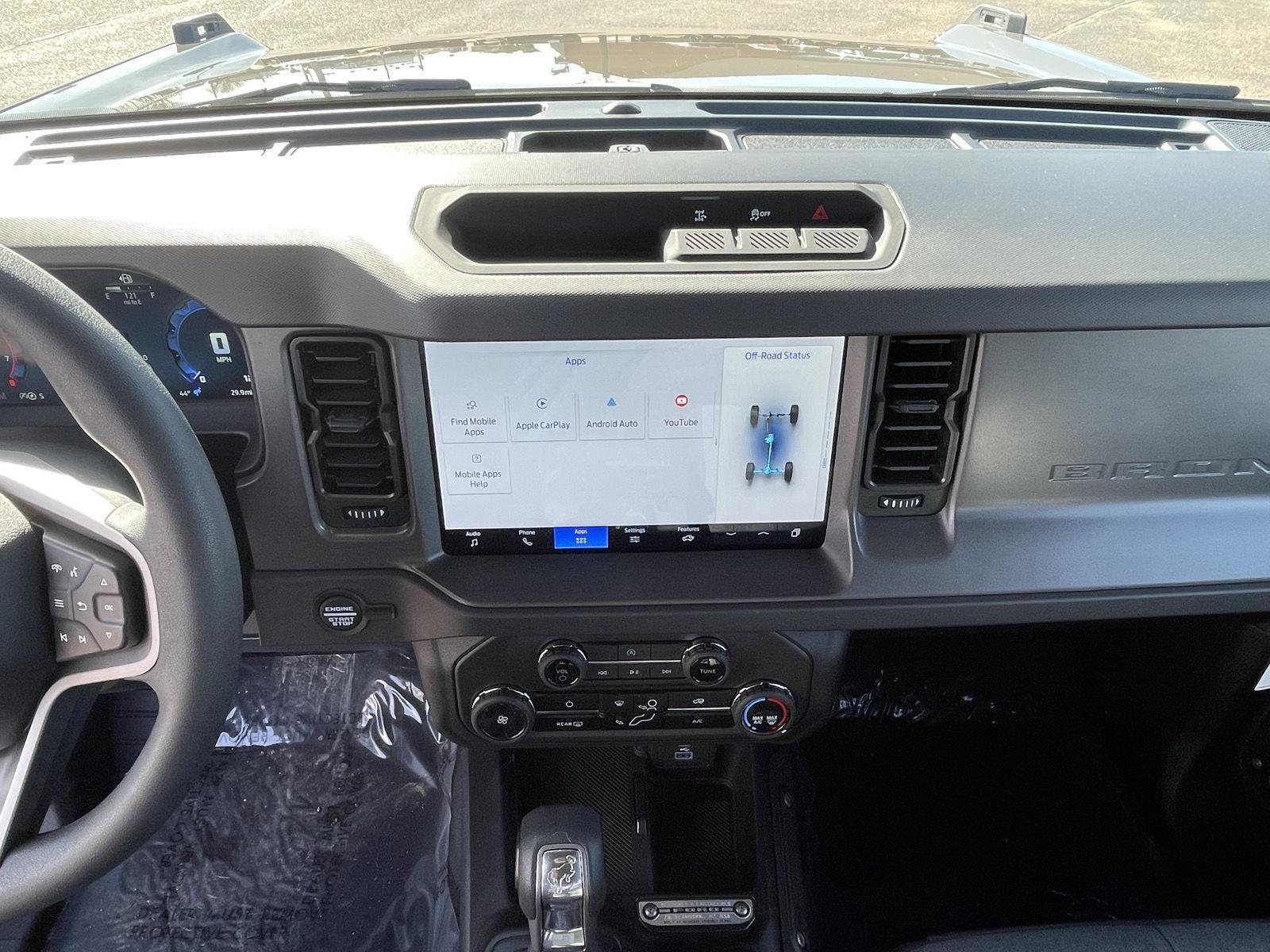 Vehicle photo 15