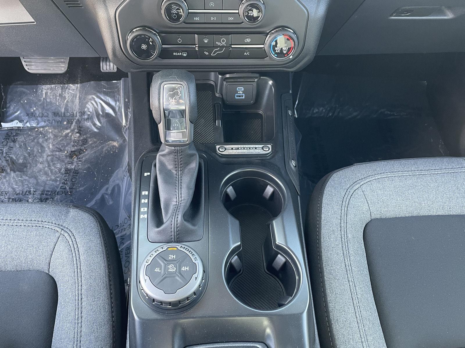 Vehicle photo 16