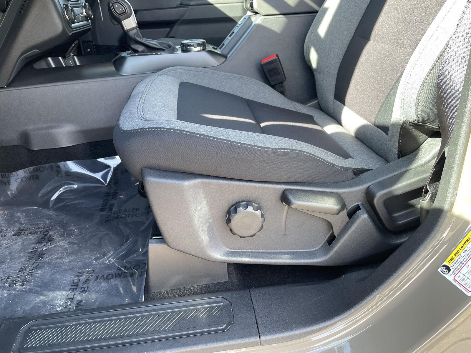 Vehicle photo 21