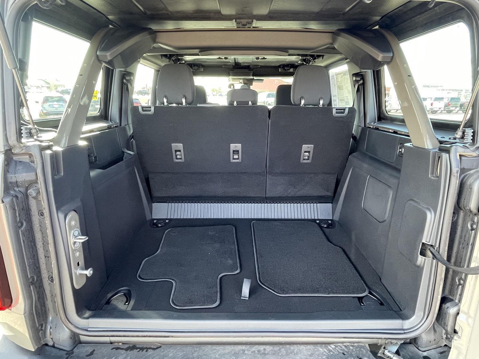 Vehicle photo 23