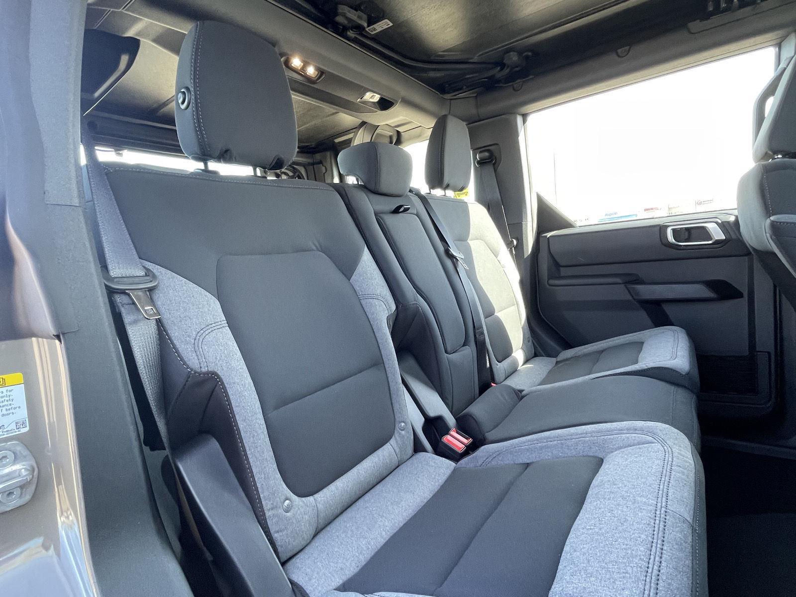 Vehicle photo 26