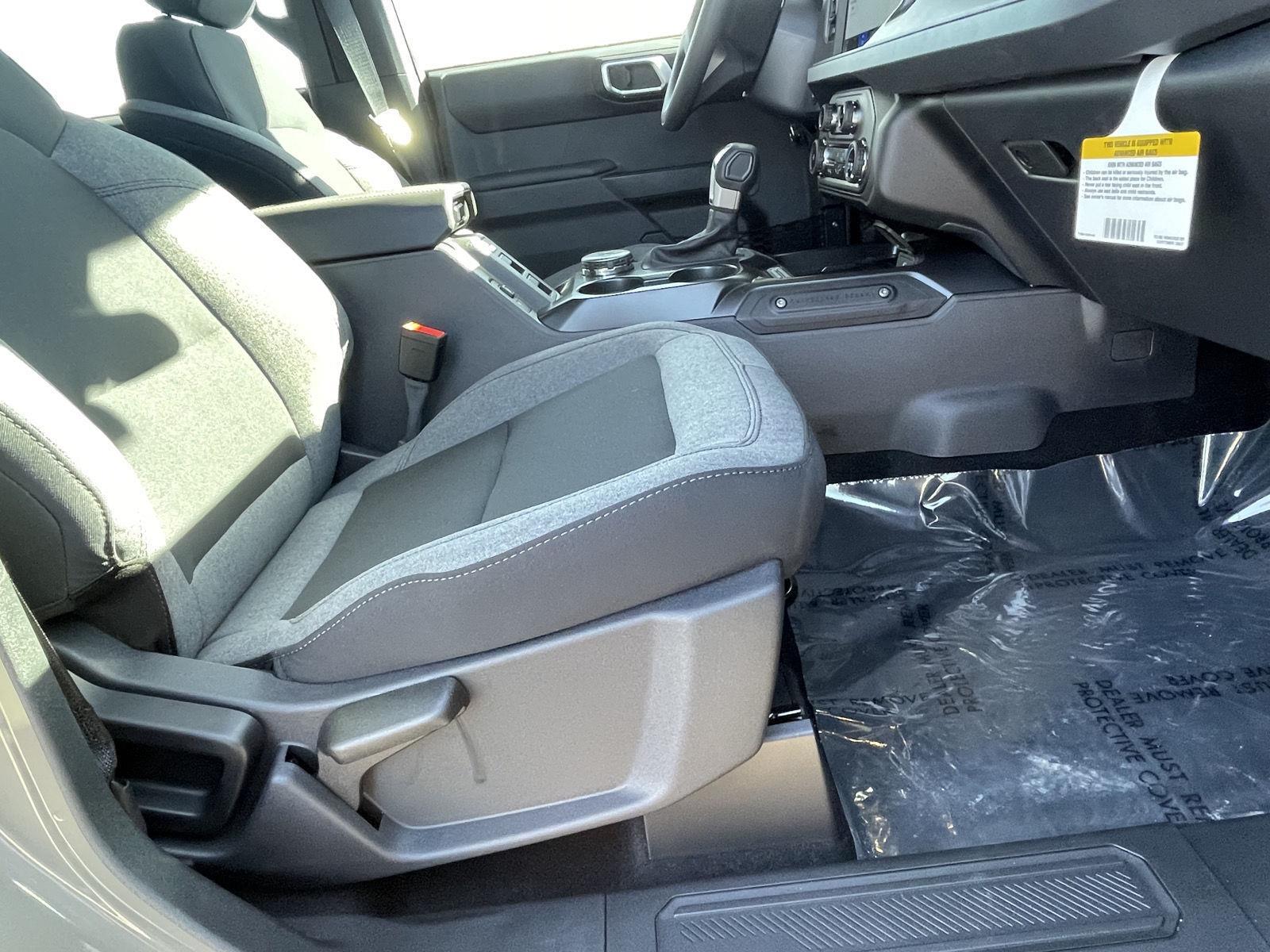 Vehicle photo 27