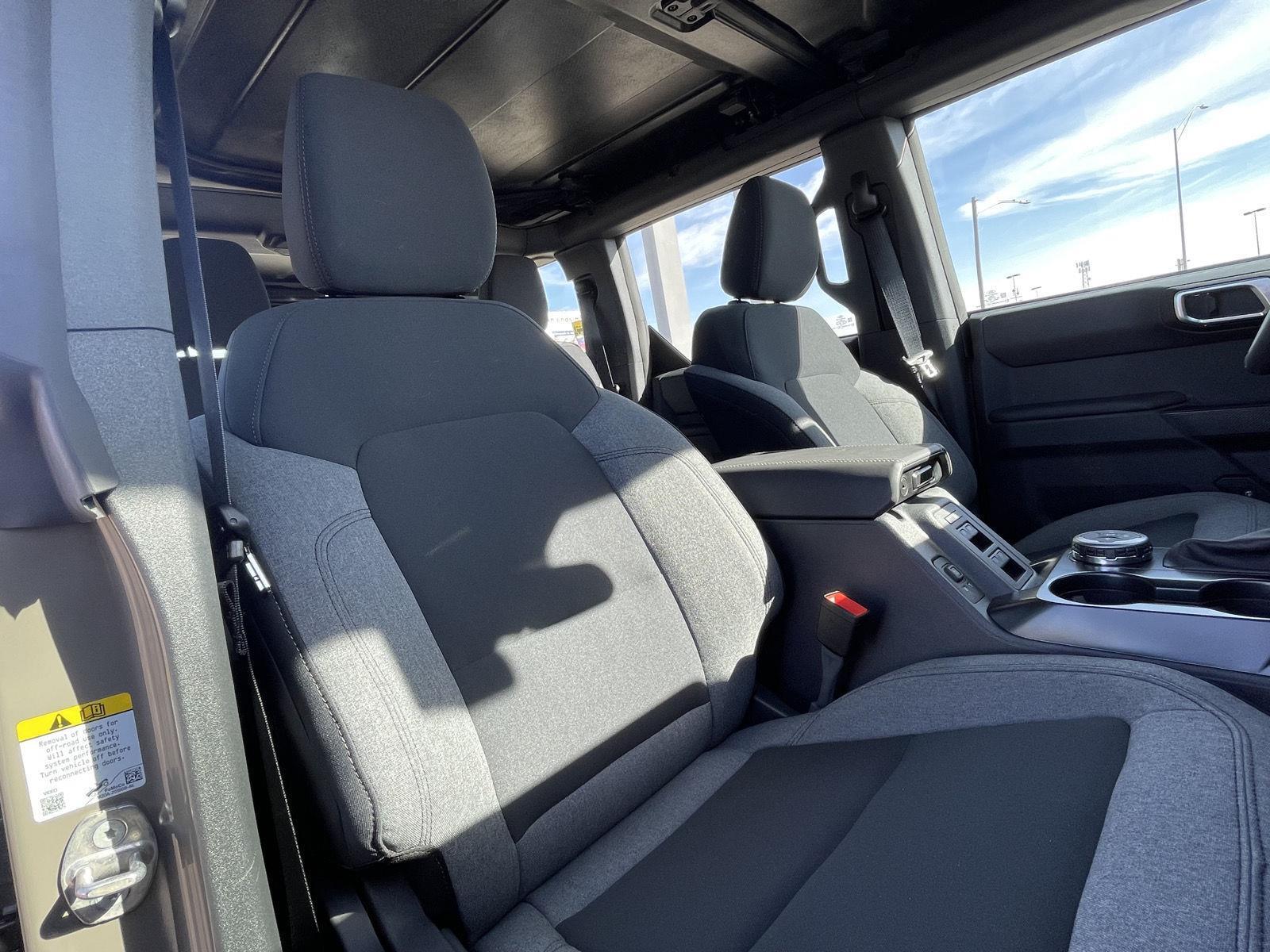 Vehicle photo 29