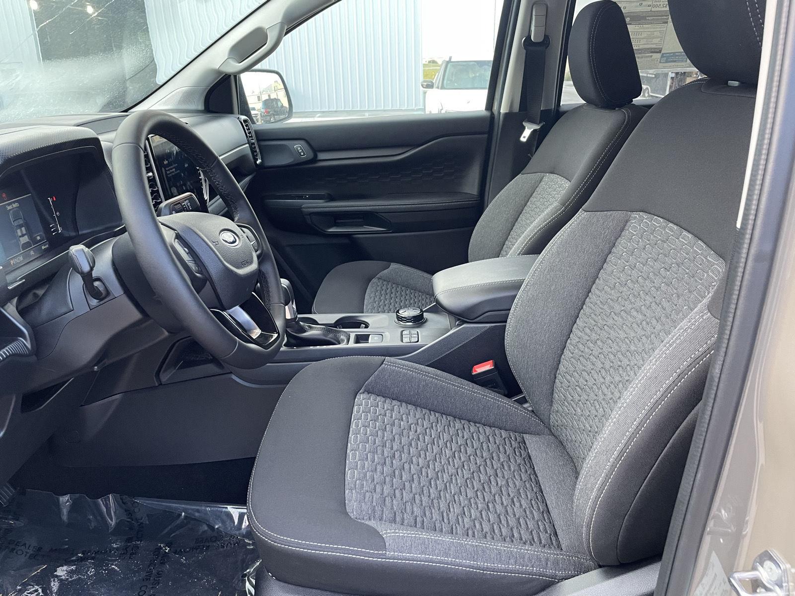 Vehicle photo 13