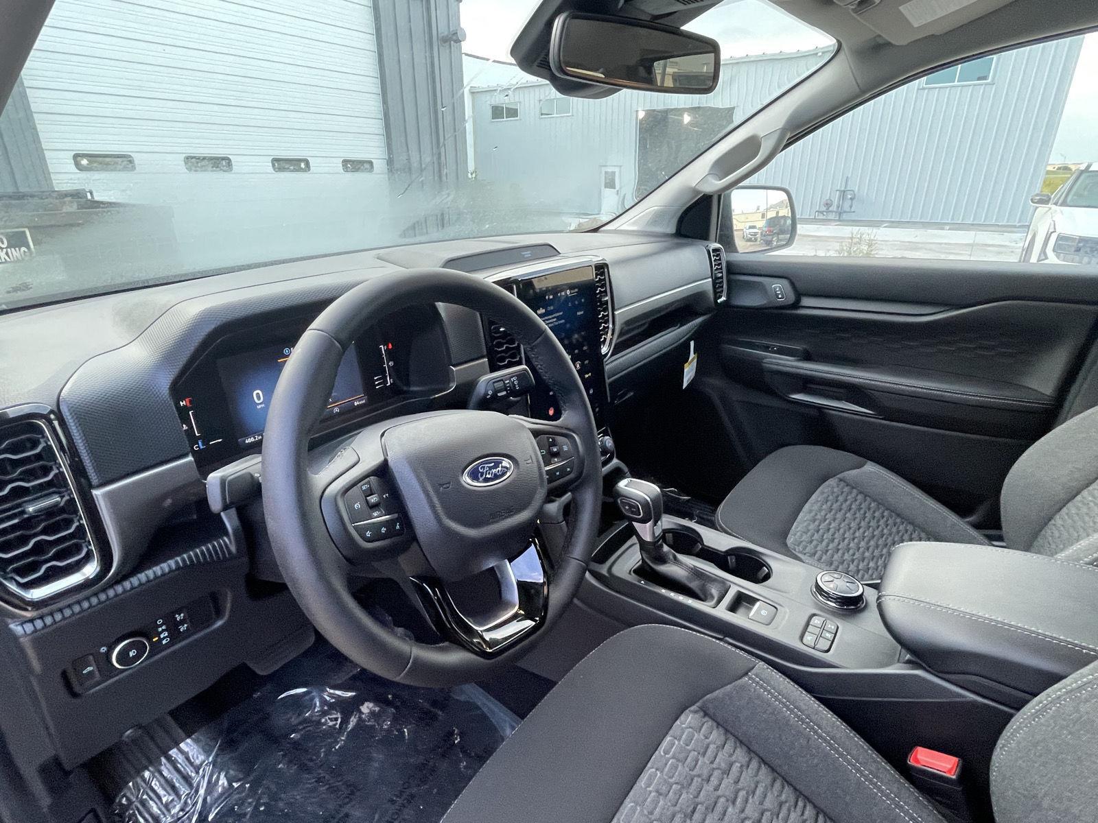 Vehicle photo 14