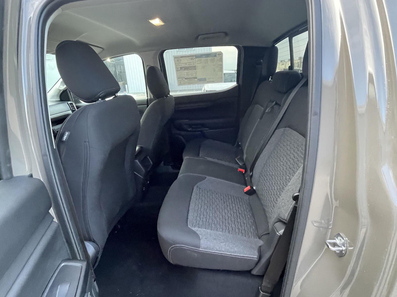 Vehicle photo 16