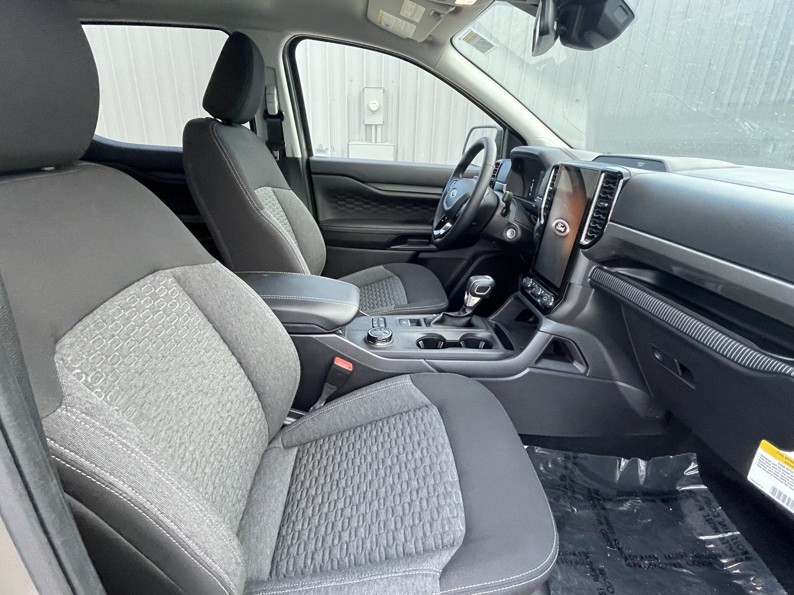 Vehicle photo 18