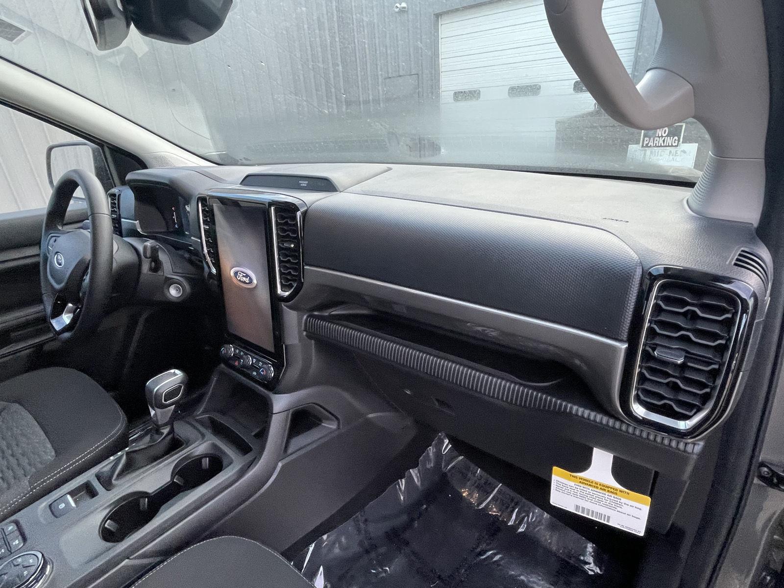 Vehicle photo 19