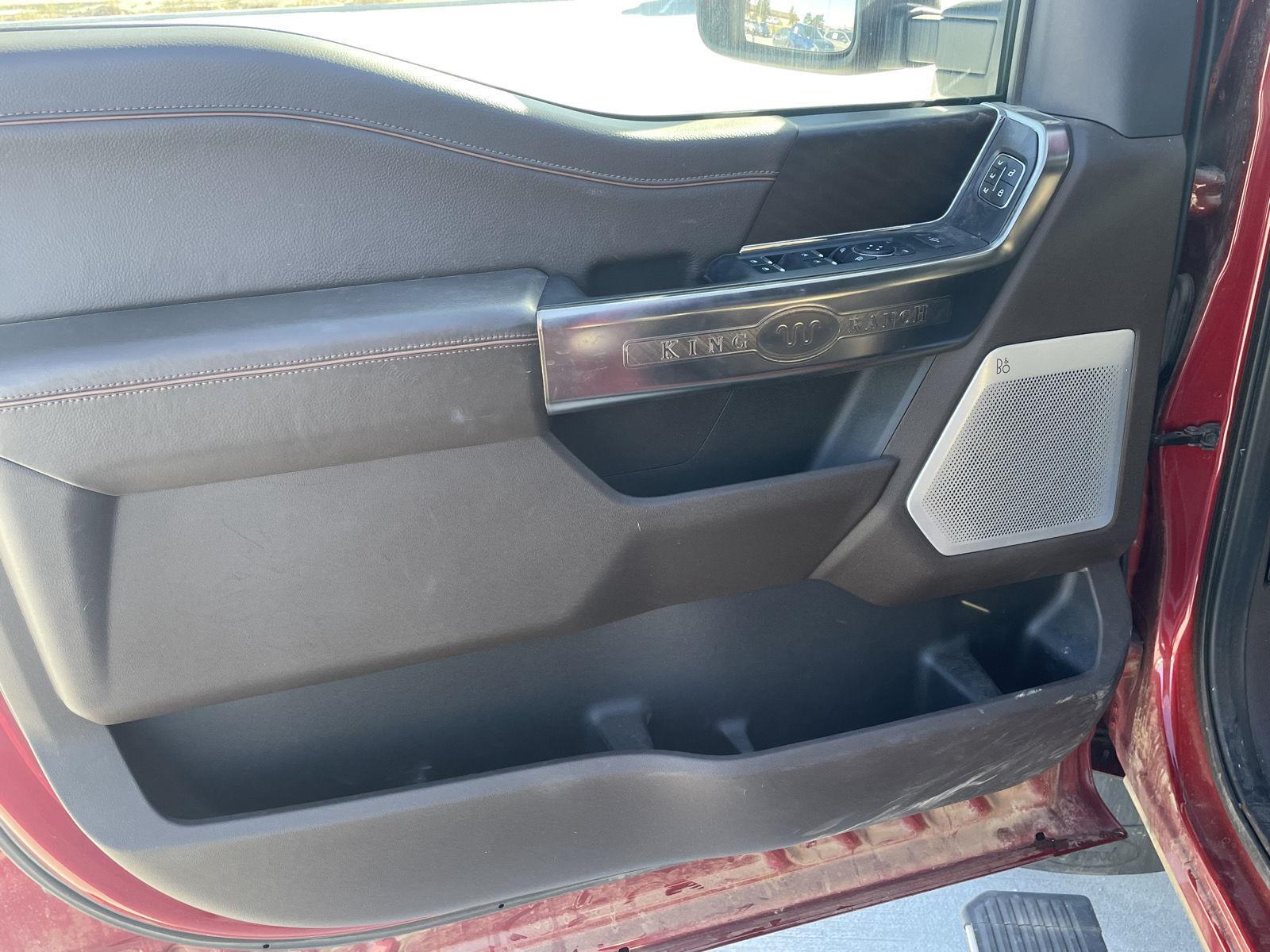 Vehicle photo 13