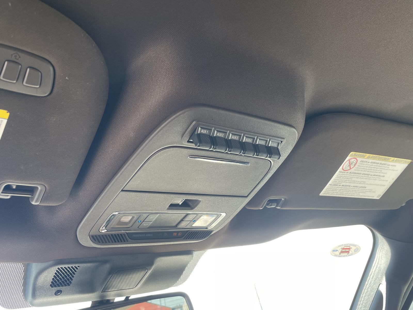 Vehicle photo 18