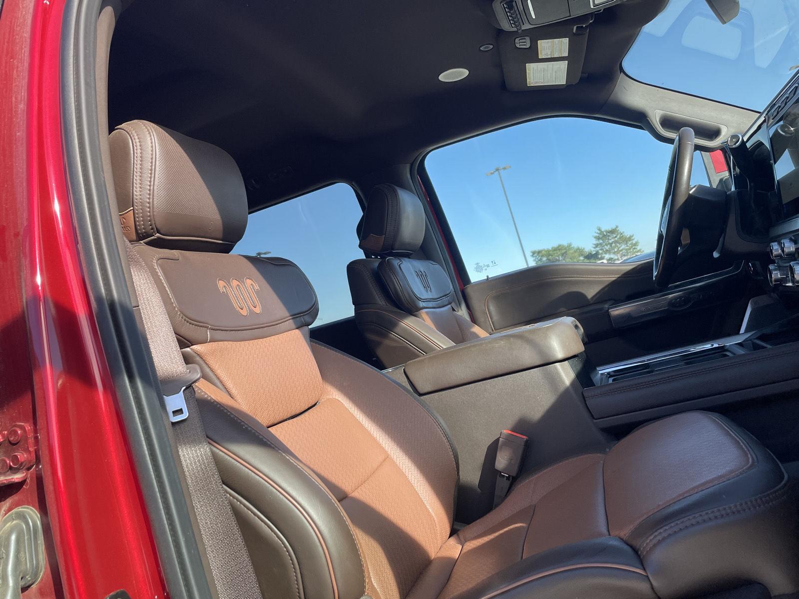 Vehicle photo 24
