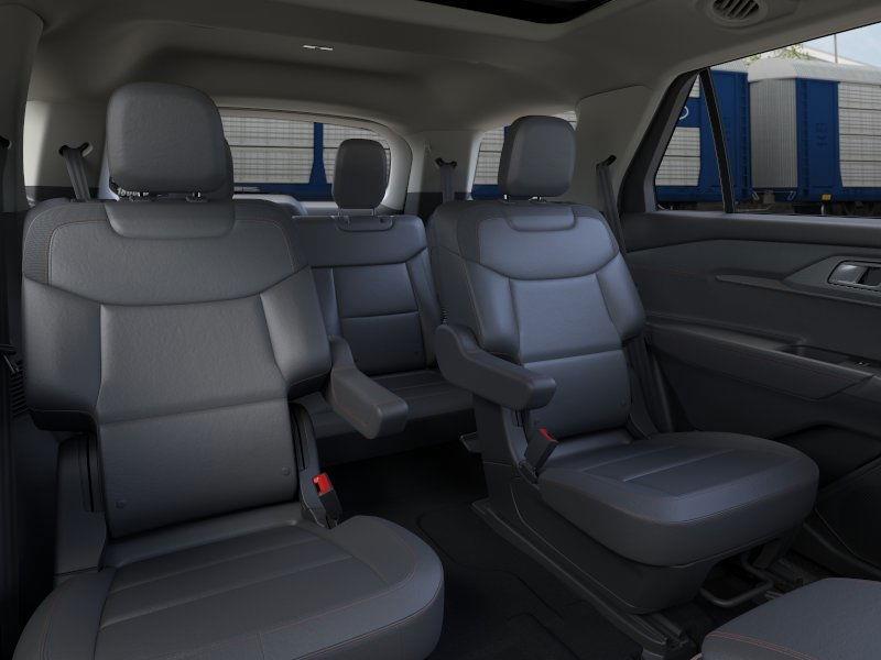 2025 Ford Explorer photo 8