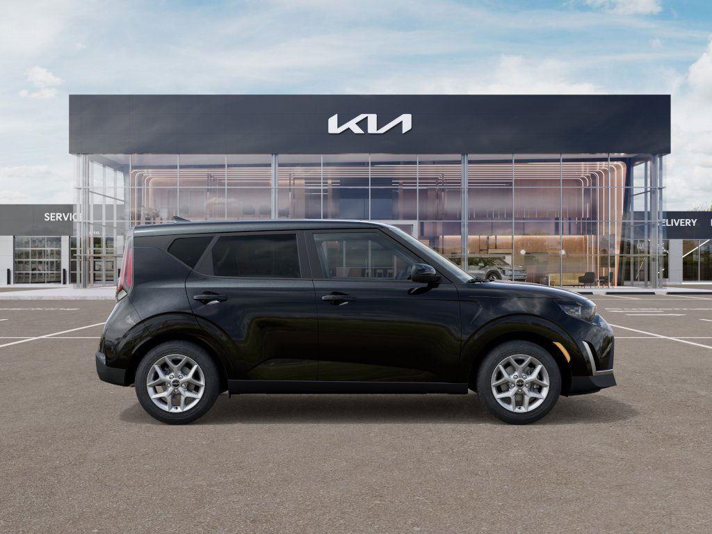 2025 Kia Soul LX photo 7
