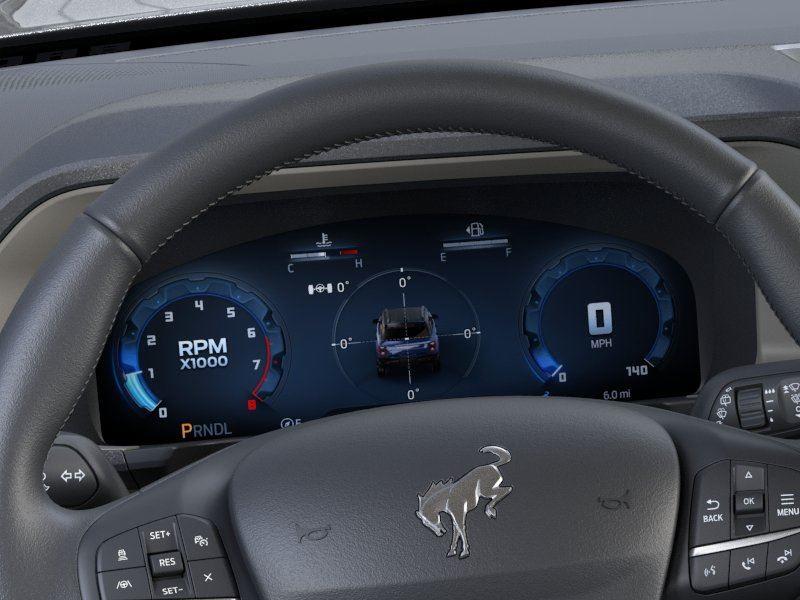 Vehicle photo 13