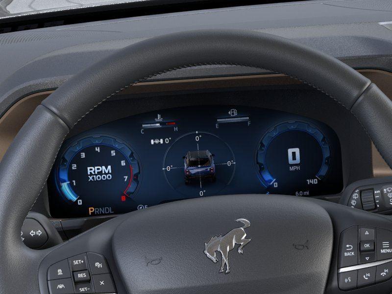 Vehicle photo 13