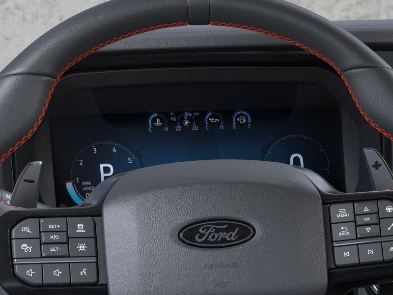 Vehicle photo 13