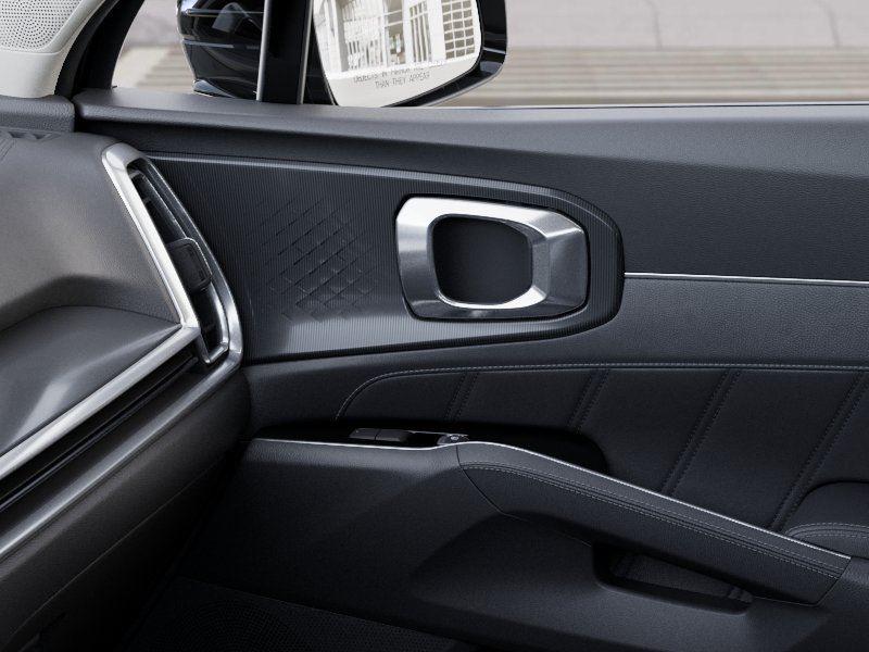 Vehicle photo 25