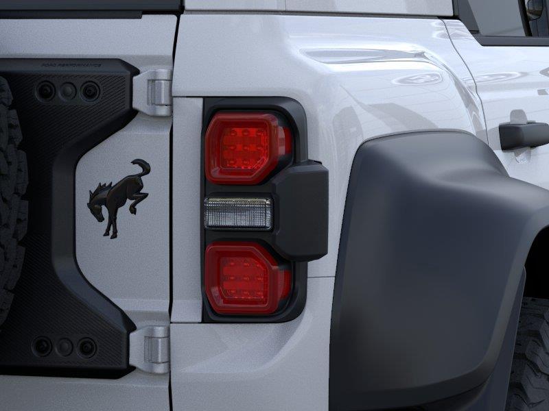Vehicle photo 23