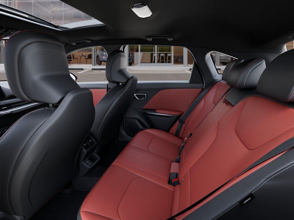 Vehicle photo 18