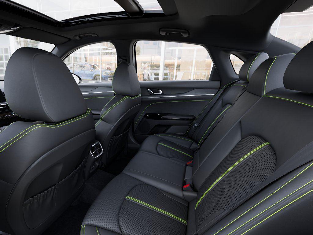 Vehicle photo 18