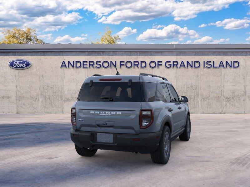 Vehicle photo 8