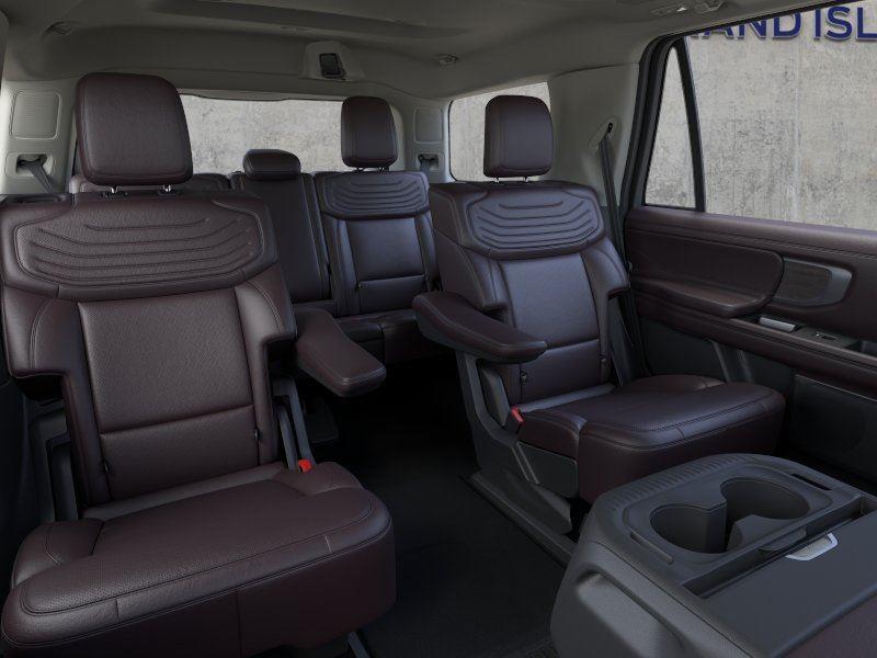 Vehicle photo 11