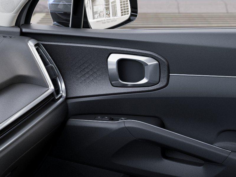 Vehicle photo 25