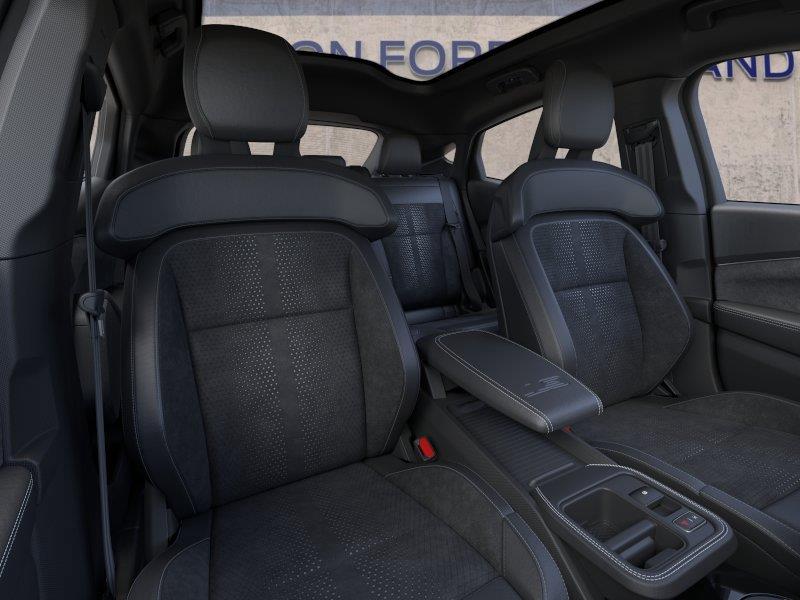 Vehicle photo 10