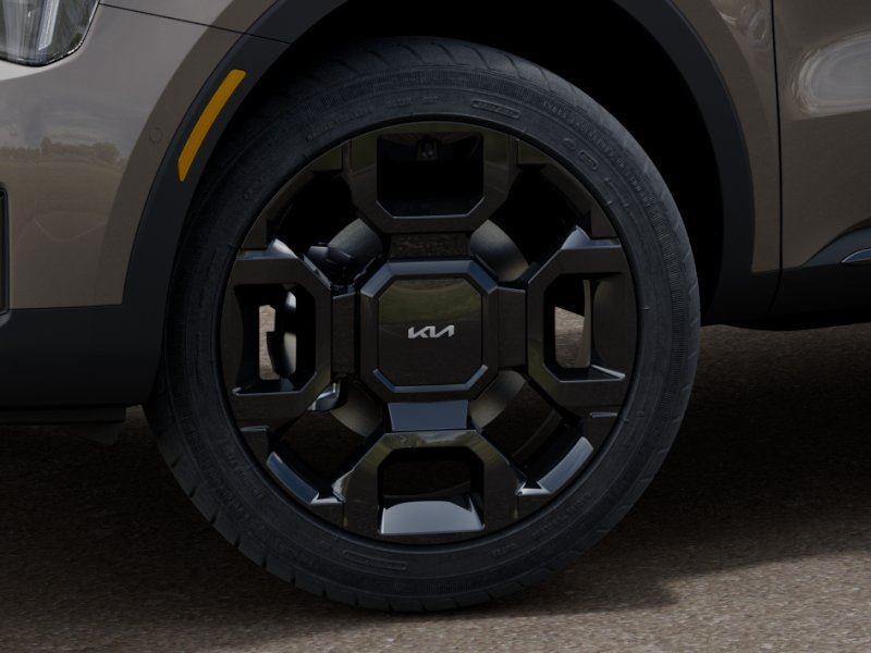 Vehicle photo 9