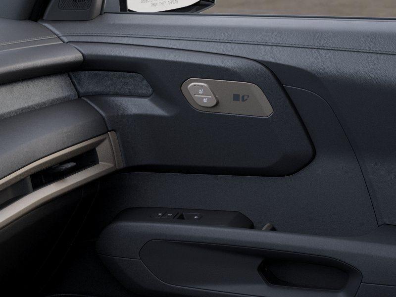 Vehicle photo 25