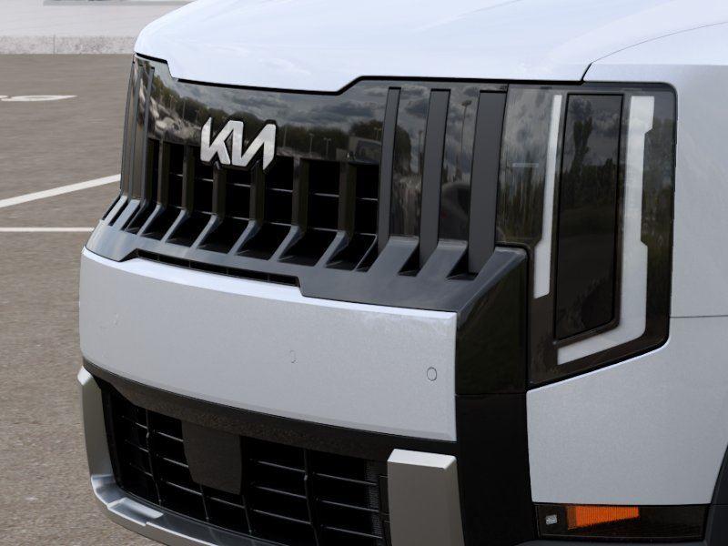 Vehicle photo 12
