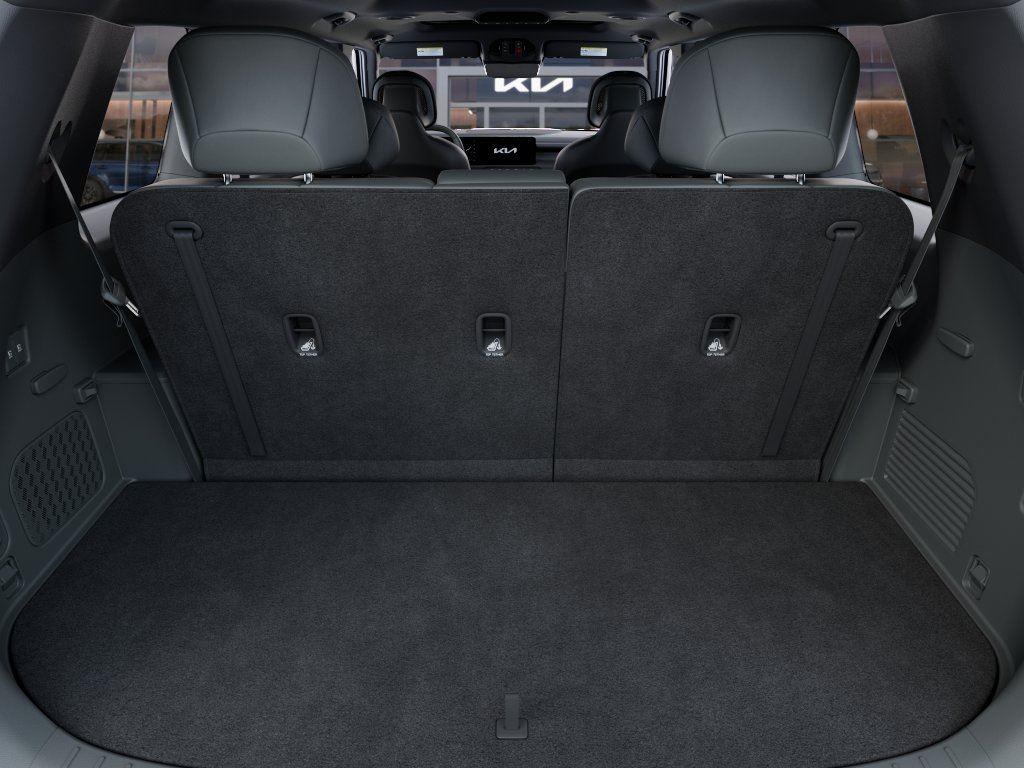 Vehicle photo 19