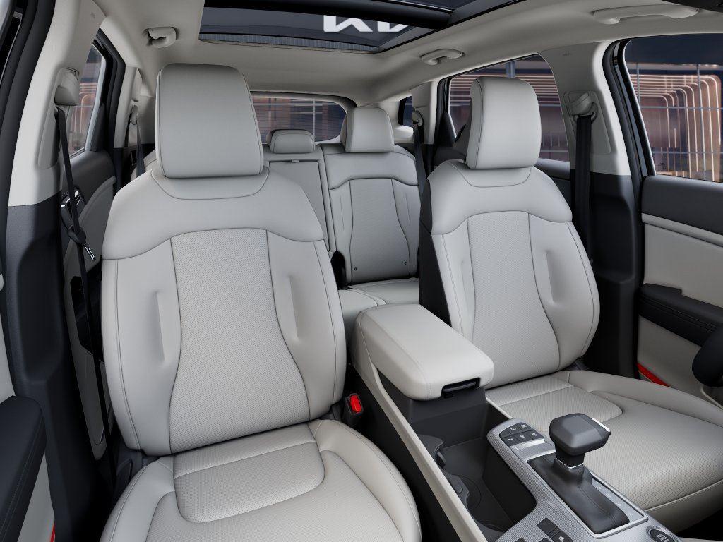 Vehicle photo 15