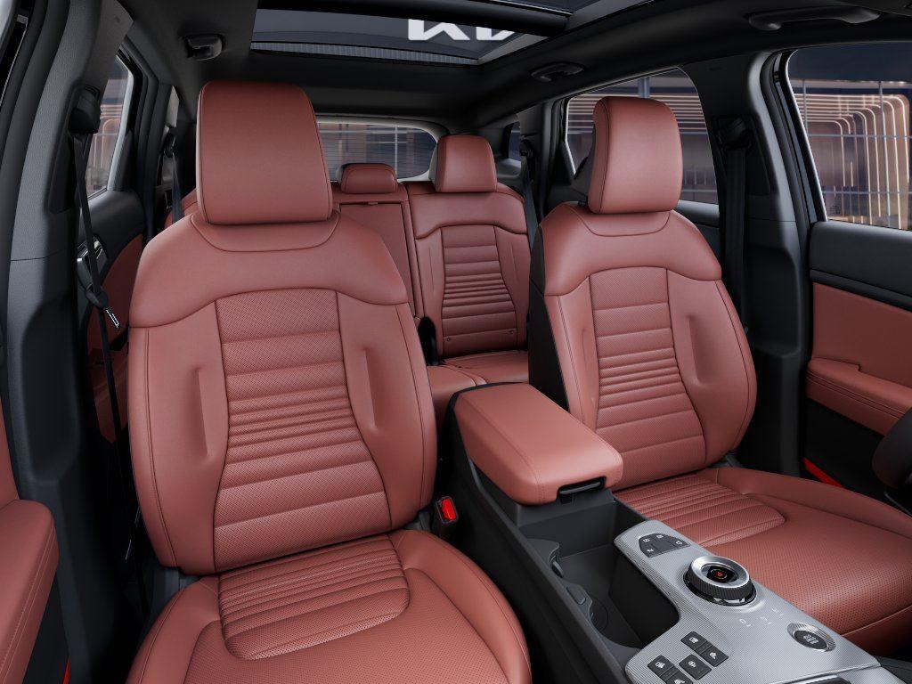 Vehicle photo 15