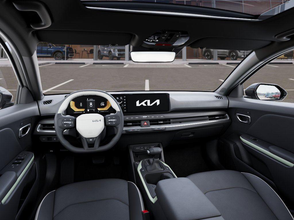 Vehicle photo 14