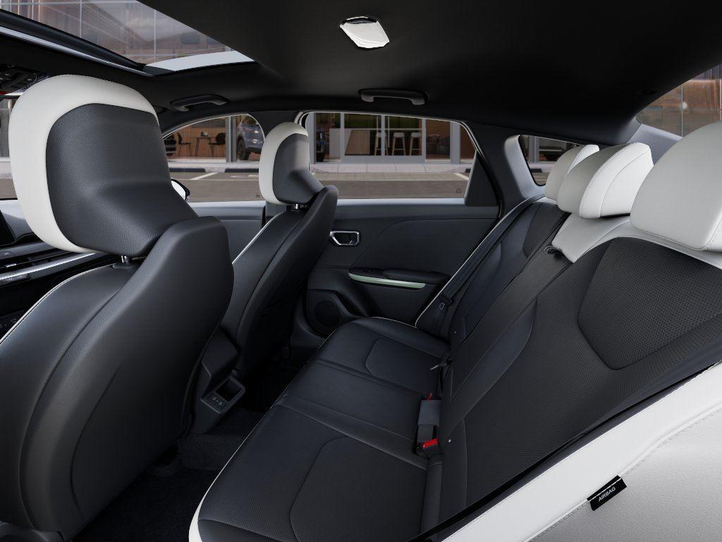 Vehicle photo 18