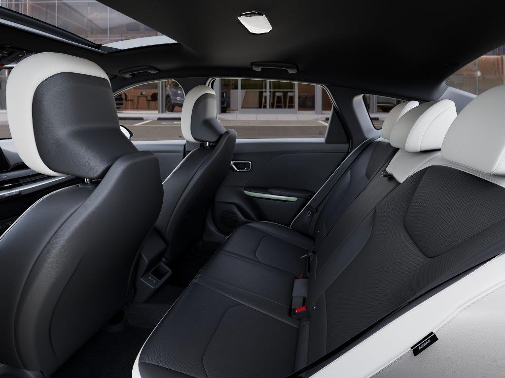 Vehicle photo 18