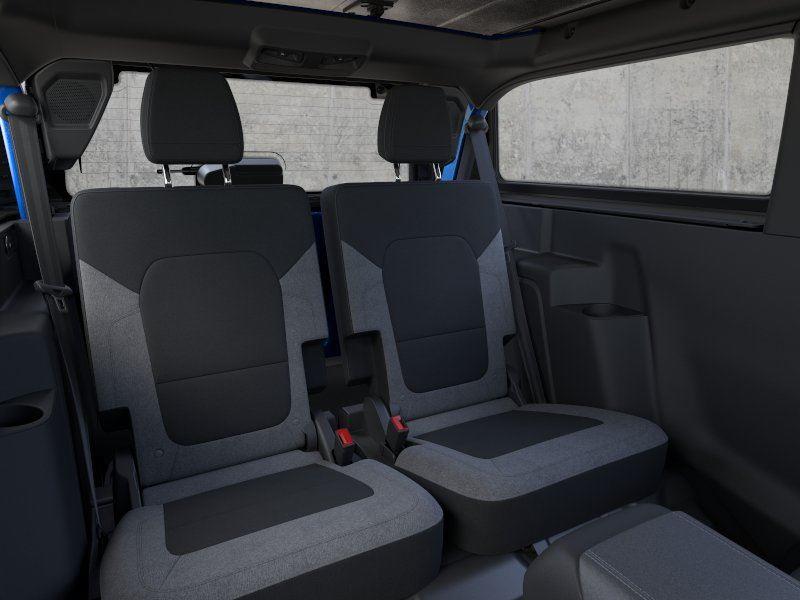 Vehicle photo 11