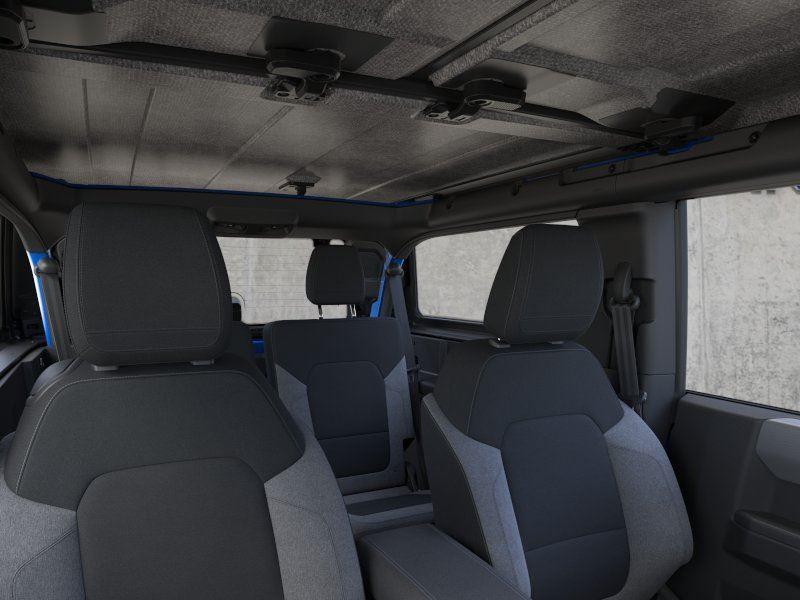 Vehicle photo 12