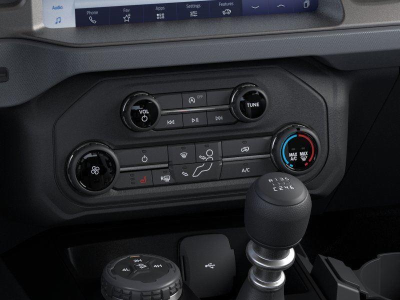 Vehicle photo 16